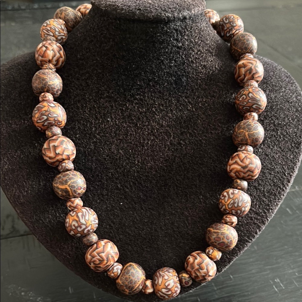 Unique Brown Pattern Chunky Beaded Stretch Necklace Beachy Vacation Resort Clay